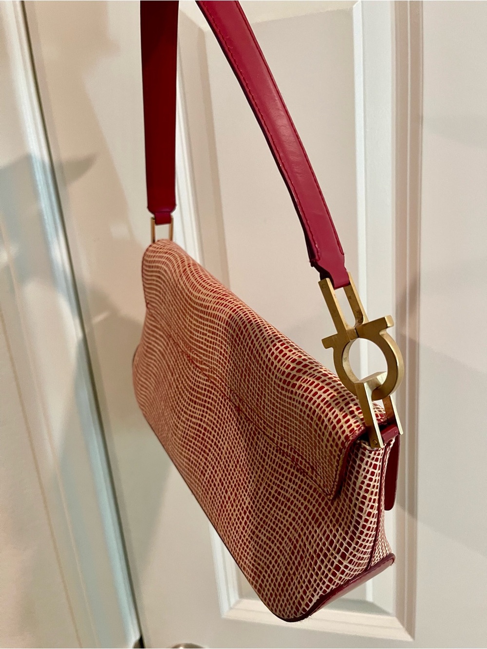 Salvatore Ferragamo Gancini Shoulder Bag Beige Red Leather - Picture 3 of 9